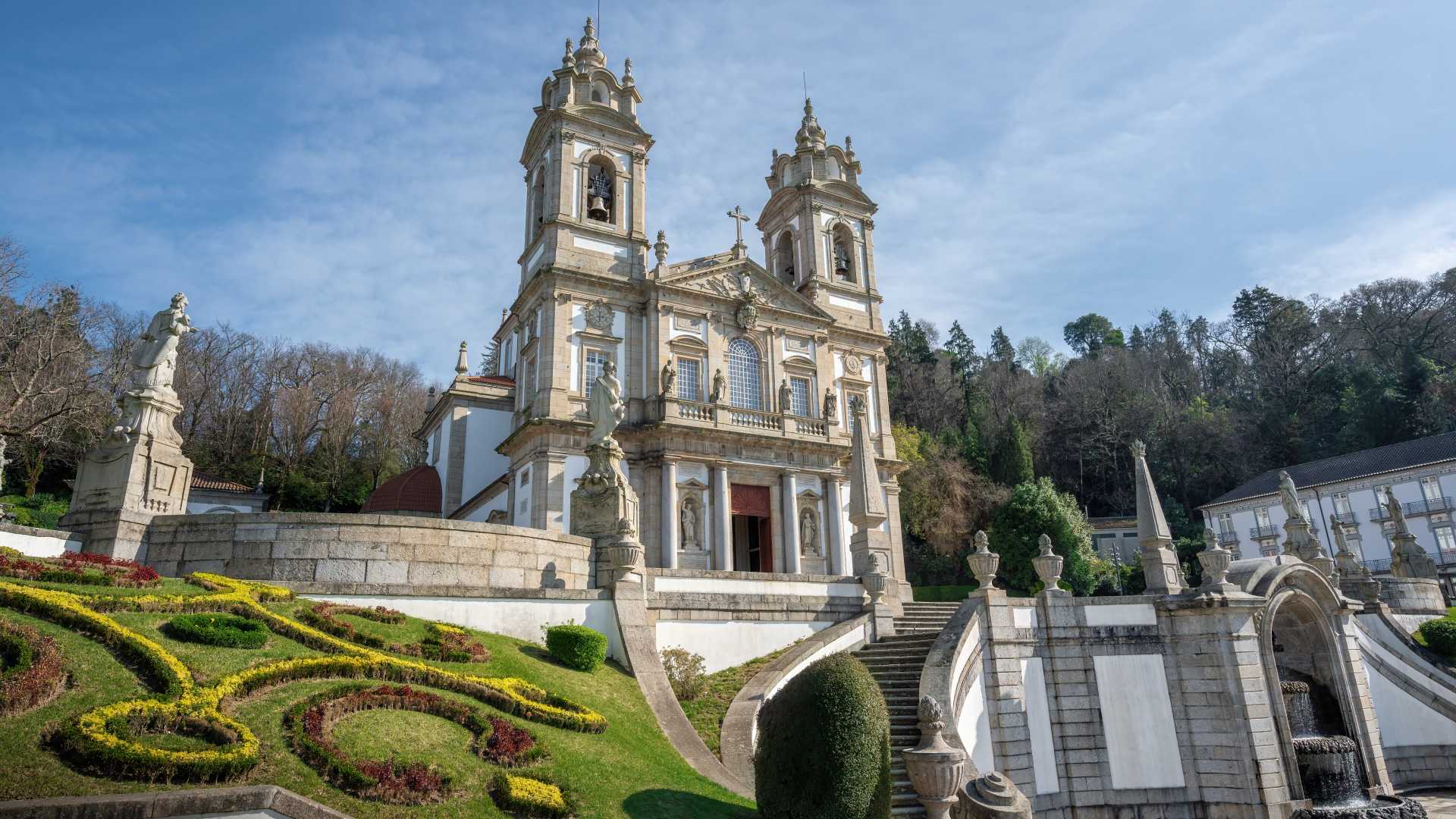 La basilique de l'église au sanctuaire de Bom Jesus do Monte à Braga, Portugal, un chef-d'œuvre baroque.