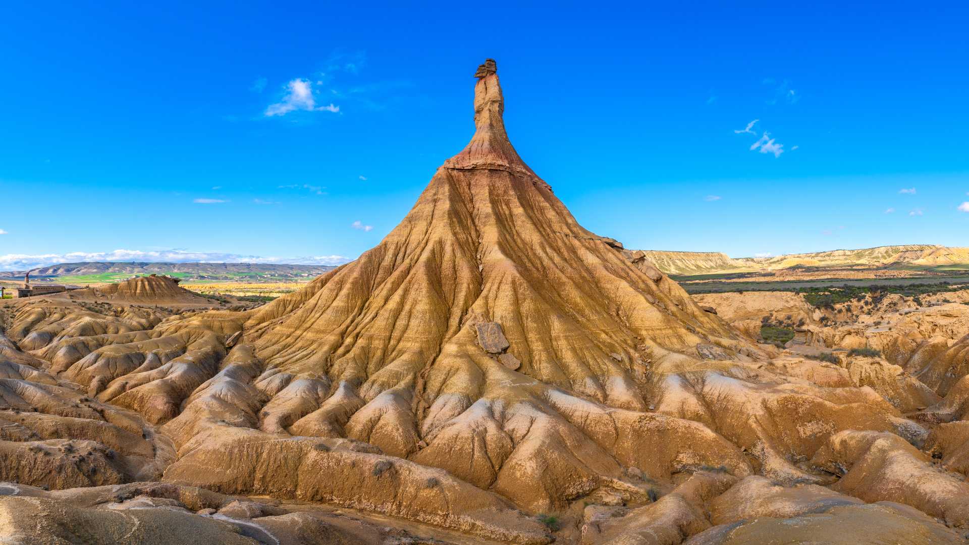 De Castildetierra-rotsformatie in de Bardenas Reales-woestijn, Navarra, Spanje.